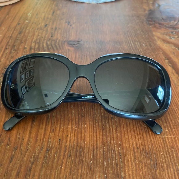 Chanel Black Bow Ribbon Sunglasses Style 5170 Gold Trim, Made in Italy CC - Picture 1 of 16